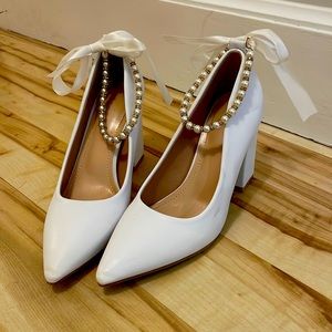 Womens White Pearl ankle strap block heels size 36 EUC